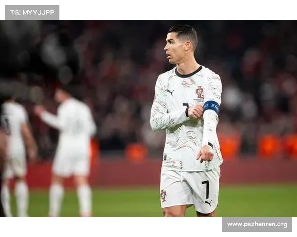 C罗替补登场未能挽救曼联失利 现场球迷欢呼声不断 C罗替补登场未能挽救曼联失利 现场球迷欢呼声不断