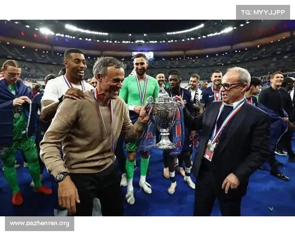 巴黎续约风暴引爆全场 球星留队成新赛季焦点 巴黎续约风暴引爆全场 球星留队成新赛季焦点